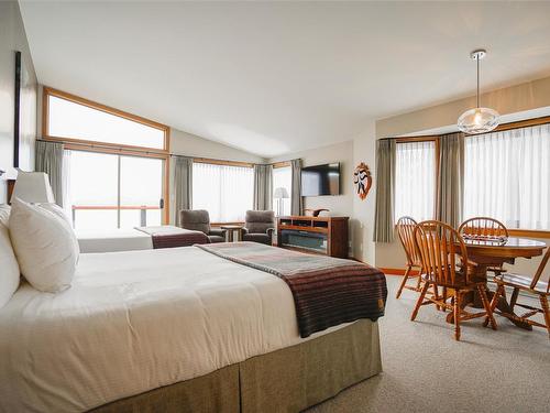 300 Main St, Tofino, BC 