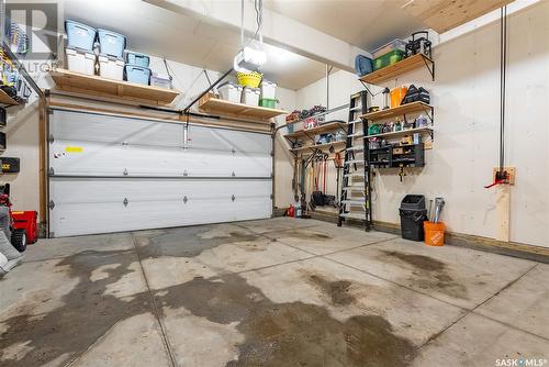 327 Pritchard Crescent, Saskatoon, SK - Indoor Photo Showing Garage