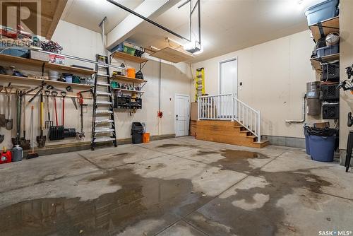 327 Pritchard Crescent, Saskatoon, SK - Indoor Photo Showing Garage