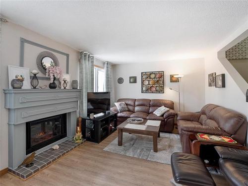 126 Sun Valley Drive, Winnipeg, MB - Indoor Photo Showing Living Room With Fireplace