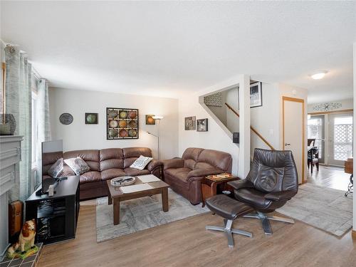 126 Sun Valley Drive, Winnipeg, MB - Indoor Photo Showing Living Room With Fireplace