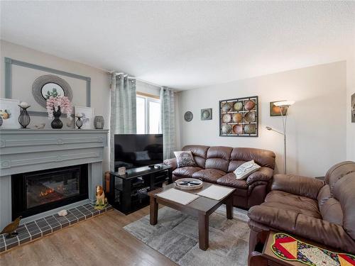 126 Sun Valley Drive, Winnipeg, MB - Indoor Photo Showing Living Room With Fireplace