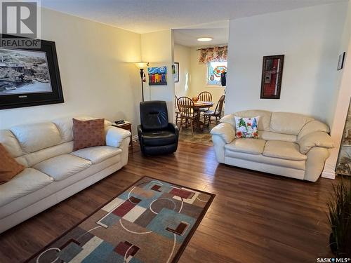 164 Nagel Crescent, Regina, SK - Indoor Photo Showing Living Room