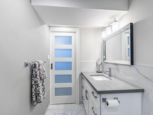 179 Laurentian Drive, Kitchener, ON - Indoor Photo Showing Bathroom