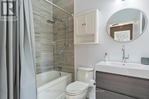 924 Beach Boulevard, Hamilton, ON - Indoor Photo Showing Bathroom