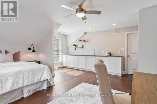 924 Beach Boulevard, Hamilton, ON - Indoor Photo Showing Bedroom