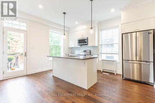 924 Beach Boulevard, Hamilton, ON - Indoor Photo Showing Kitchen With Stainless Steel Kitchen With Upgraded Kitchen