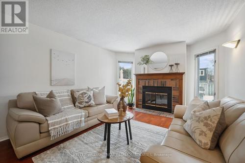 3962 Renfrew Crescent, Mississauga, ON - Indoor Photo Showing Living Room With Fireplace