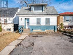 227 EAST 23RD STREET  Hamilton, ON L8V 2X2