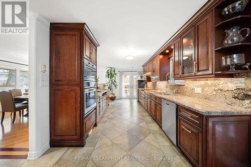 1045 Bloor Street, Mississauga, ON - Indoor Photo Showing Kitchen