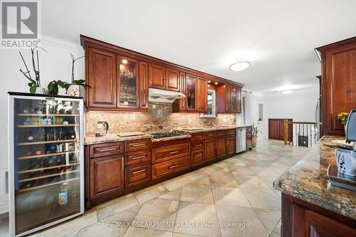 1045 Bloor Street, Mississauga, ON - Indoor Photo Showing Kitchen