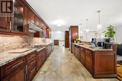 1045 Bloor Street, Mississauga, ON - Indoor Photo Showing Kitchen With Upgraded Kitchen