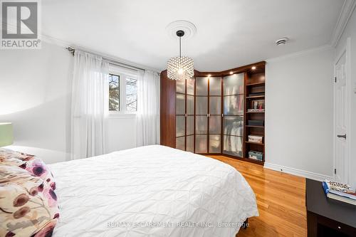 1045 Bloor Street, Mississauga, ON - Indoor Photo Showing Bedroom