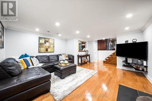 1045 Bloor Street, Mississauga, ON - Indoor Photo Showing Living Room