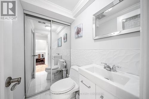 1045 Bloor Street, Mississauga, ON - Indoor Photo Showing Bathroom