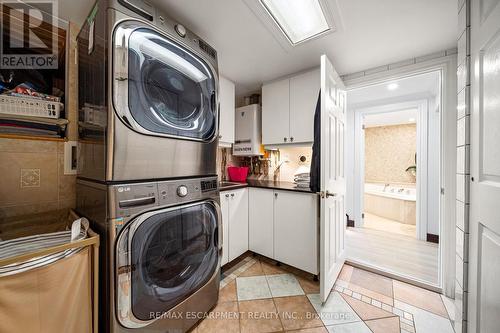 1045 Bloor Street, Mississauga, ON - Indoor Photo Showing Laundry Room