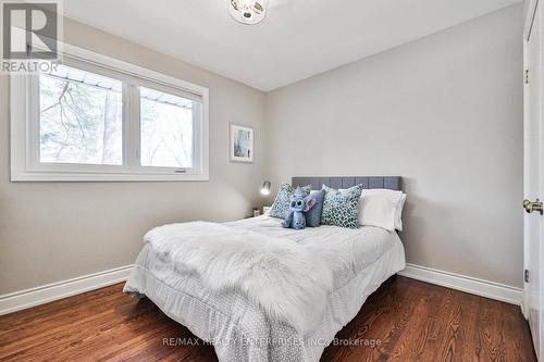 1276 Greenoaks Drive, Mississauga, ON - Indoor Photo Showing Bedroom