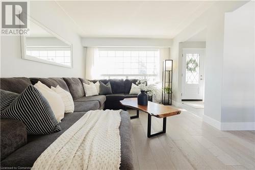 72 Montcalm Drive, Kitchener, ON - Indoor Photo Showing Living Room