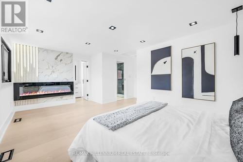 2893 Folkway Drive, Mississauga, ON - Indoor Photo Showing Bedroom