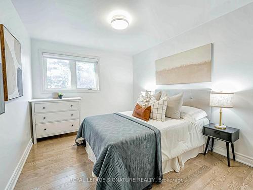 660 Netherton Crescent, Mississauga, ON - Indoor Photo Showing Bedroom