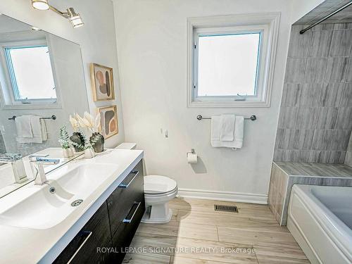 660 Netherton Crescent, Mississauga, ON - Indoor Photo Showing Bathroom