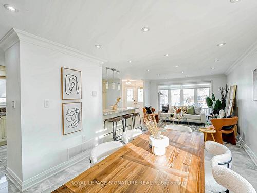 660 Netherton Crescent, Mississauga, ON - Indoor Photo Showing Living Room