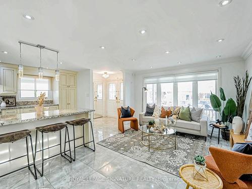 660 Netherton Crescent, Mississauga, ON - Indoor Photo Showing Living Room