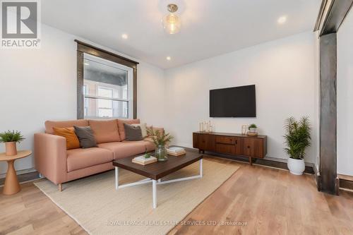 97 Glenmorris Street, Cambridge, ON - Indoor Photo Showing Living Room