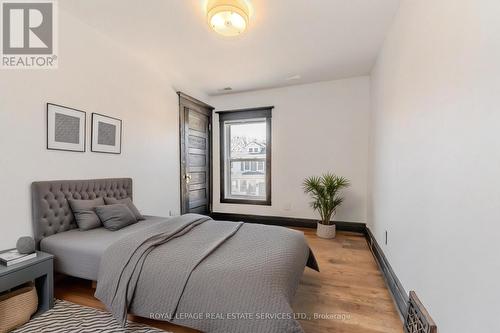 97 Glenmorris Street, Cambridge, ON - Indoor Photo Showing Bedroom