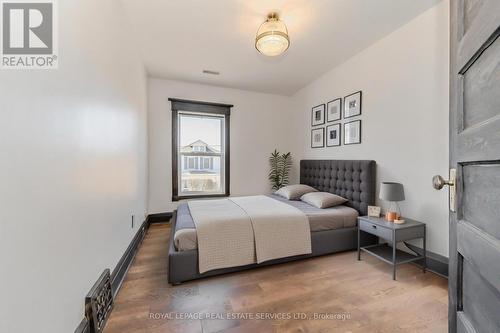 97 Glenmorris Street, Cambridge, ON - Indoor Photo Showing Bedroom