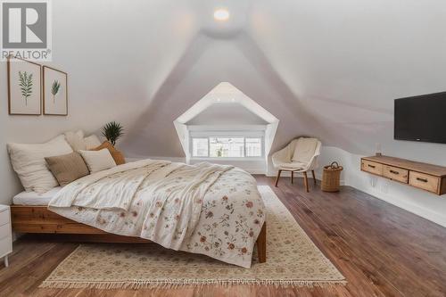 97 Glenmorris Street, Cambridge, ON - Indoor Photo Showing Bedroom