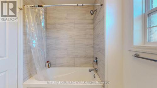 275 Falconridge Drive, Kitchener, ON - Indoor Photo Showing Bathroom