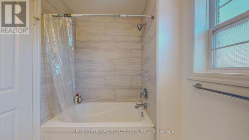 275 Falconridge Drive, Kitchener, ON - Indoor Photo Showing Bathroom