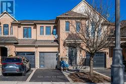 224 TAWNY CRESCENT  Oakville, ON L6L 6T7