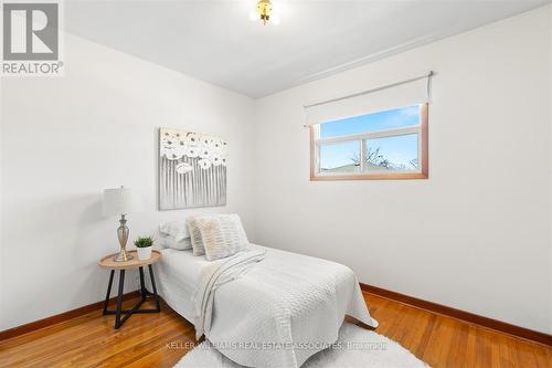 1127 Claredale Road, Mississauga, ON - Indoor Photo Showing Bedroom