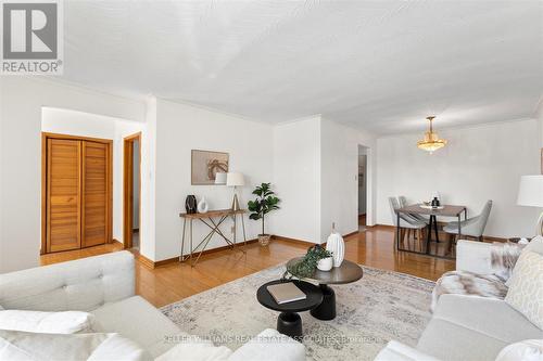 1127 Claredale Road, Mississauga, ON - Indoor Photo Showing Living Room