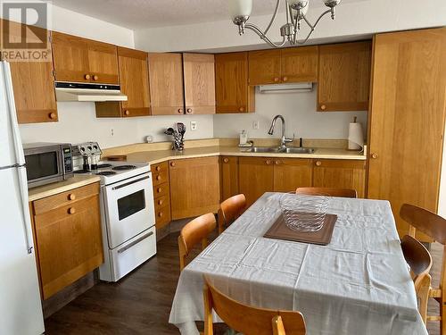 5620 Neil Road, Vernon, BC - Indoor Photo Showing Kitchen With Double Sink
