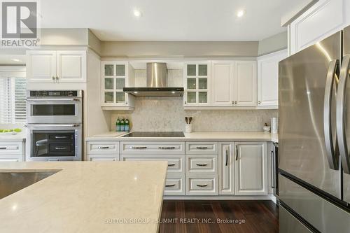 2936 Castlebridge Drive, Mississauga, ON - Indoor Photo Showing Kitchen With Stainless Steel Kitchen