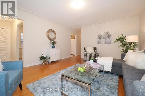 1388 Concession Road, Cambridge, ON - Indoor Photo Showing Living Room