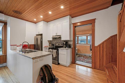 Kitchen - 420  - 422 Rue Jacques-Cartier S., Saint-Jean-Sur-Richelieu, QC - Indoor Photo Showing Kitchen With Double Sink