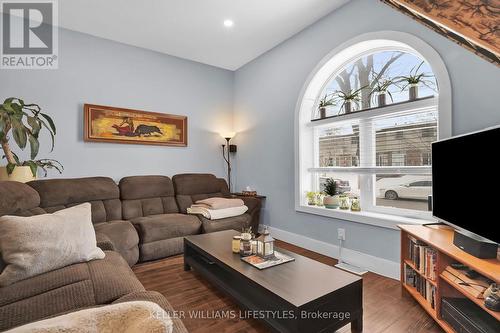 691 Little Grey Street, London, ON - Indoor Photo Showing Living Room