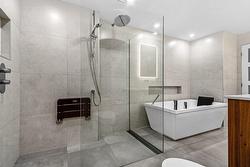 Salle de bains attenante à la CCP - 