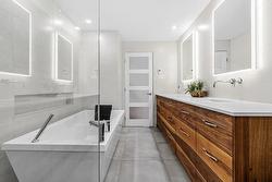 Salle de bains attenante à la CCP - 