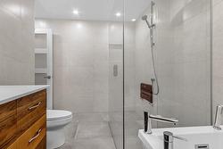 Salle de bains attenante à la CCP - 