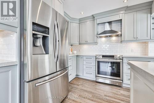 611 Byngmount Avenue, Mississauga, ON - Indoor Photo Showing Kitchen With Stainless Steel Kitchen With Upgraded Kitchen