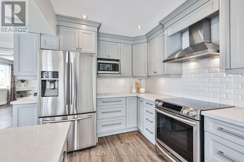 611 Byngmount Avenue, Mississauga, ON - Indoor Photo Showing Kitchen With Stainless Steel Kitchen With Upgraded Kitchen