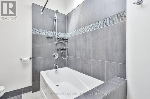 611 Byngmount Avenue, Mississauga, ON - Indoor Photo Showing Bathroom