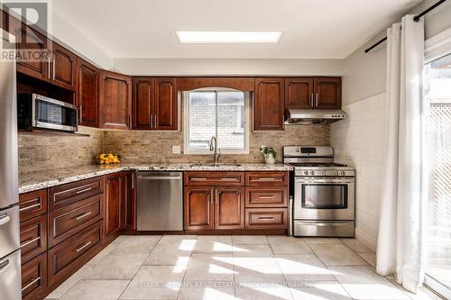 19 Vista Court, Hamilton, ON - Indoor Photo Showing Kitchen With Stainless Steel Kitchen