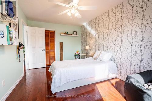 19 Vista Court, Hamilton, ON - Indoor Photo Showing Bedroom