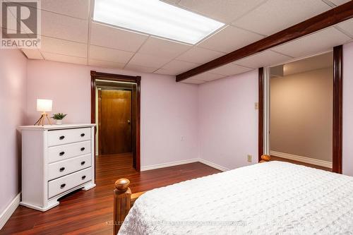 19 Vista Court, Hamilton, ON - Indoor Photo Showing Bedroom